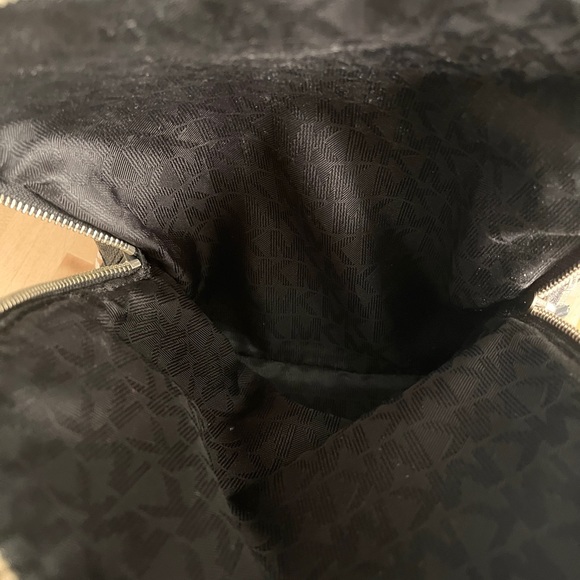 SOLD!!!! Michael Kors book bag purse - Picture 10 of 14